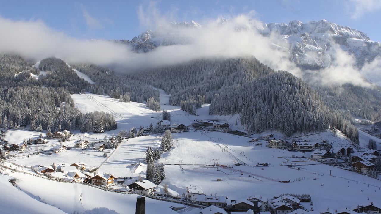 Garni Hotel Rosengarten B&B Selva di Val Gardena Exterior photo