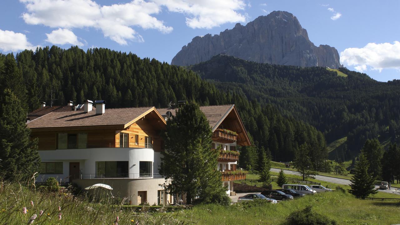 Garni Hotel Rosengarten B&B Selva di Val Gardena Exterior photo