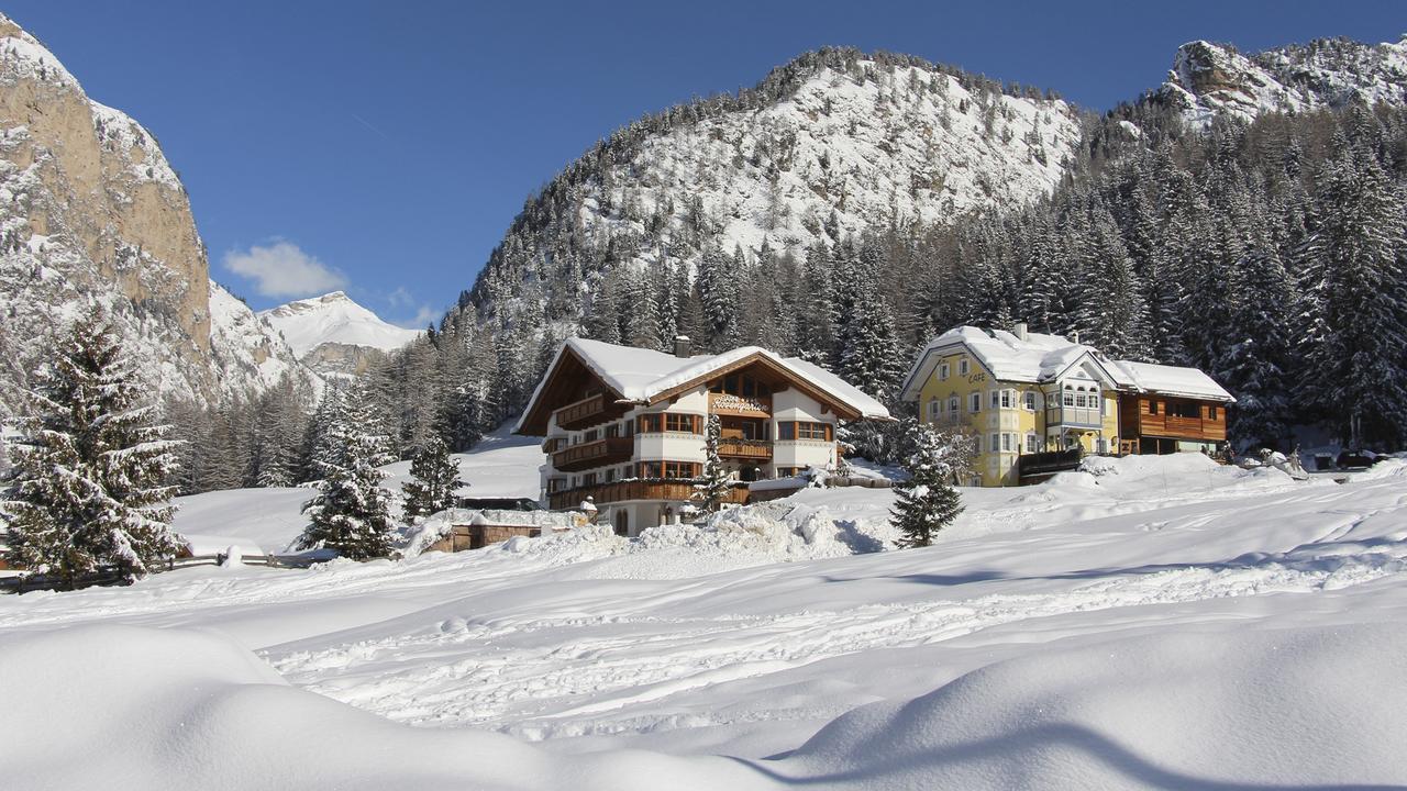 Garni Hotel Rosengarten B&B Selva di Val Gardena Exterior photo