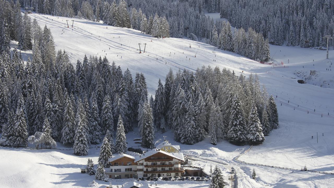 Garni Hotel Rosengarten B&B Selva di Val Gardena Exterior photo