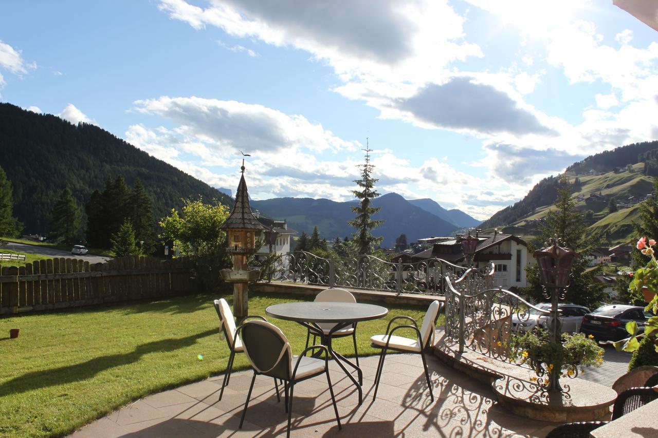 Garni Hotel Rosengarten B&B Selva di Val Gardena Exterior photo